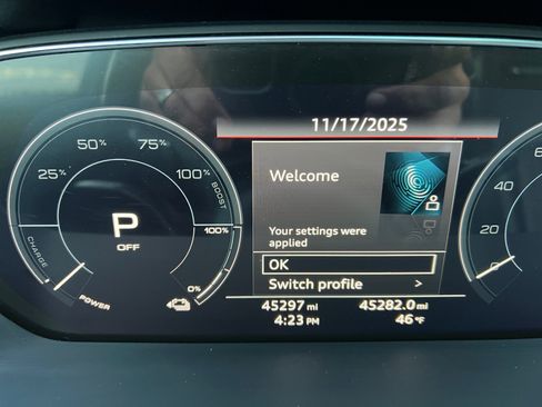 Used 2020 Audi e-tron Premium Plus image 21