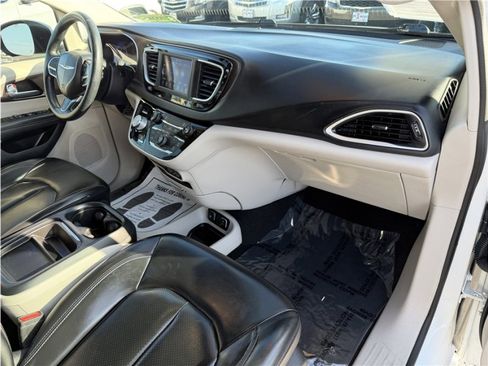 Used 2021 Chrysler Voyager Lxi image 30