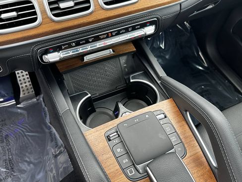 Certified 2025 Mercedes-Benz GLS 450 4MATIC image 32