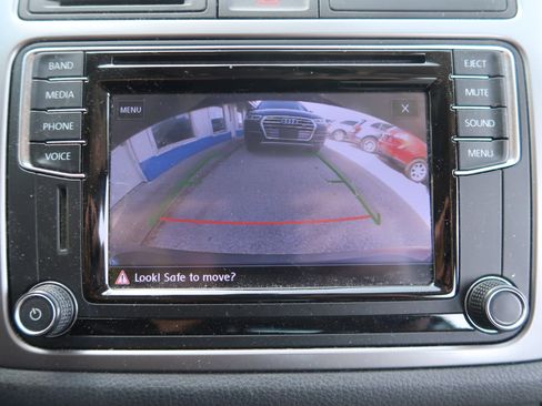 Used 2017 Volkswagen Tiguan S image 18