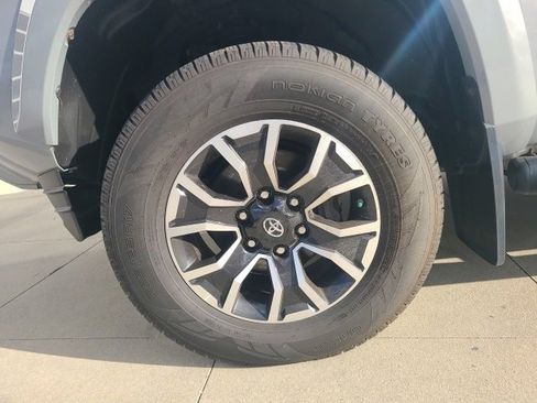 Used 2020 Toyota Tacoma TRD Sport image 12