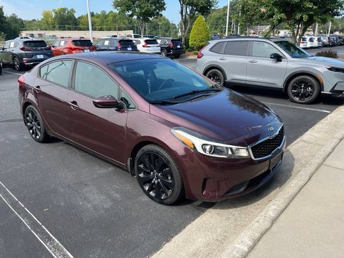 Used 2017 Kia Forte LX FWD image 2