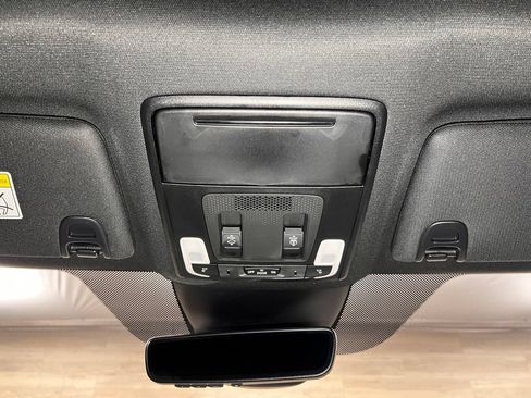 Used 2025 Honda Pilot TrailSport image 16