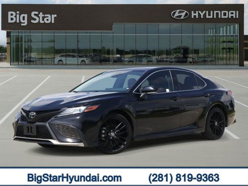 Used 2022 Toyota Camry XSE FWD image 1