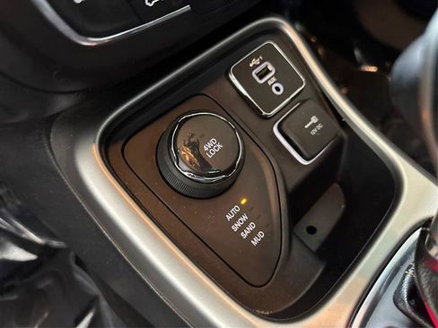 Used 2020 Jeep Compass Latitude AWD/4WD image 30