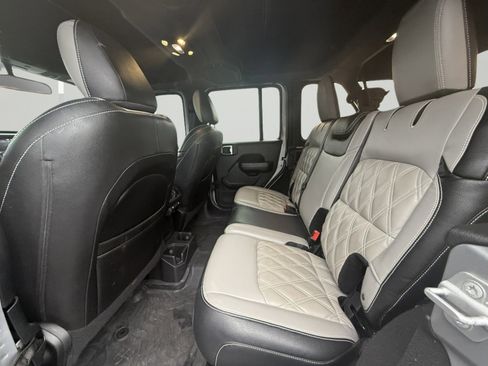 Used 2019 Jeep Wrangler Unlimited Sport S image 8