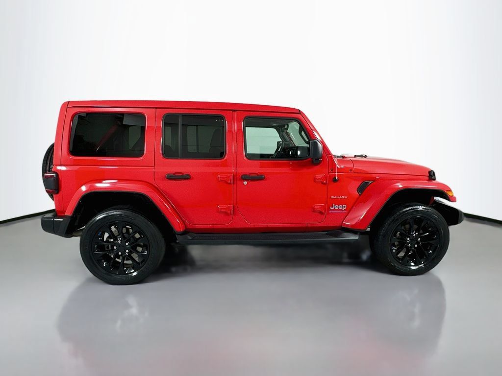 Used 2023 Jeep Wrangler Unlimited Sahara w/ Cold Weather Group AWD/4WD image 8