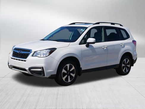 Used 2017 Subaru Forester 2.5i Premium AWD/4WD image 3