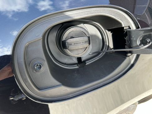 Certified 2025 Porsche Macan image 34