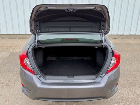 Used 2018 Honda Civic Touring image 16