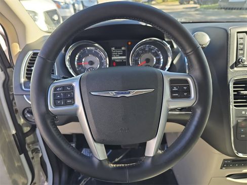 Used 2012 Chrysler Town & Country Touring-L w/ Premium Group image 28