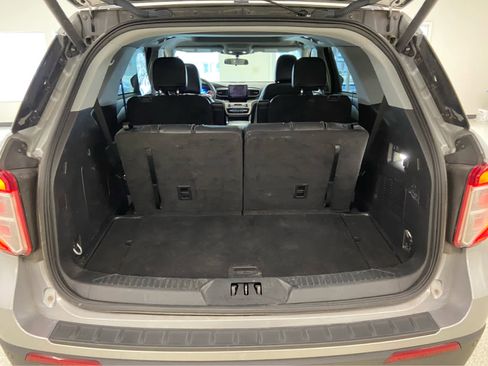 Used 2023 Ford Explorer XLT w/ Equipment Group 202A image 7