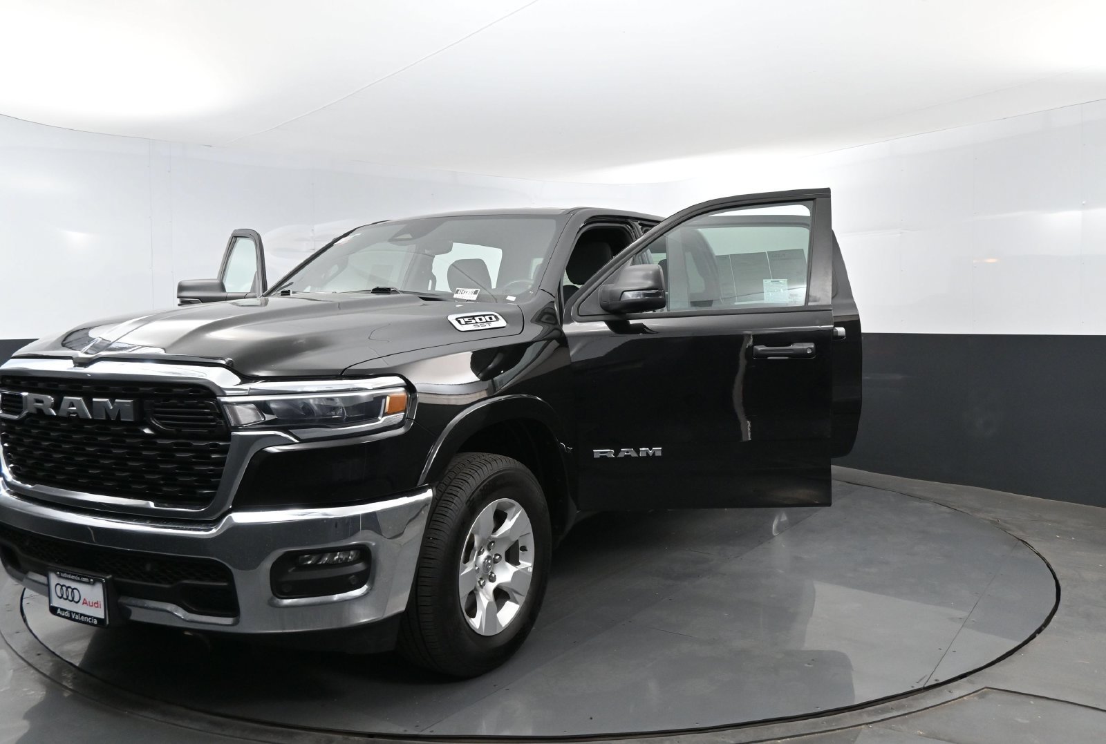 Used 2025 RAM 1500 Big Horn AWD/4WD image 24