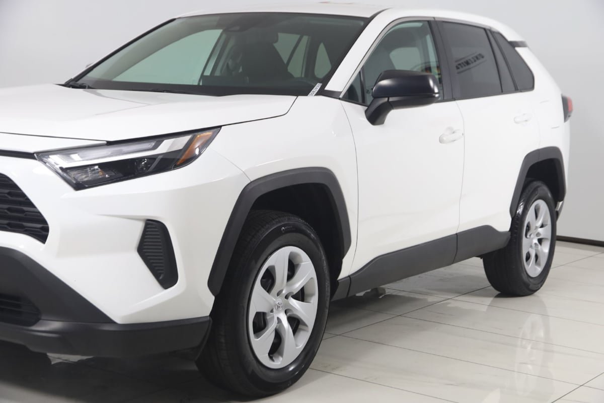 Used 2025 Toyota RAV4 LE AWD/4WD image 39