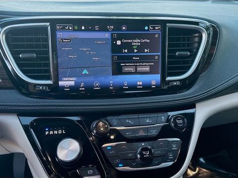 Used 2021 Chrysler Pacifica Limited image 12