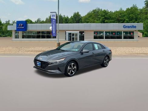 Used 2023 Hyundai Elantra SEL w/ Convenience Package FWD image 2