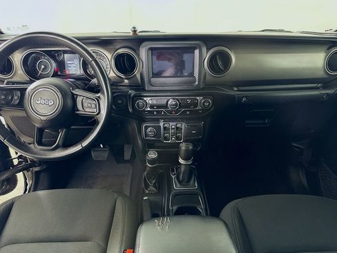 Used 2022 Jeep Gladiator Willys image 17