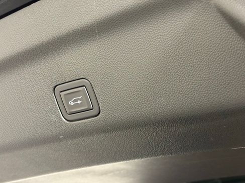 Used 2024 Chevrolet Tahoe Premier RWD image 29