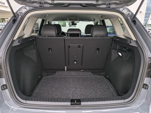 Certified 2024 Volkswagen Taos SE FWD image 13