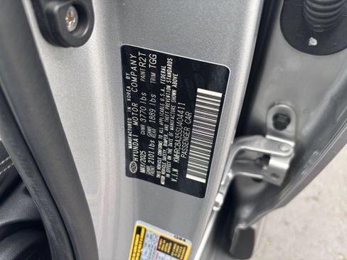 Used 2025 Hyundai Venue SEL FWD image 29