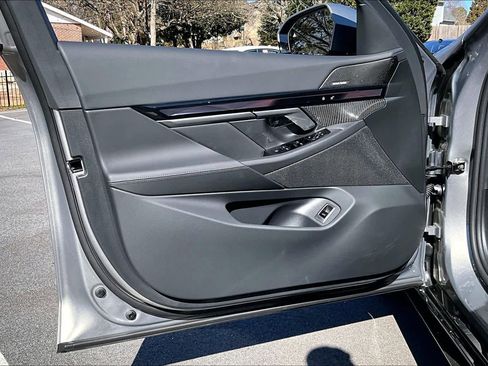 Used 2026 BMW 540i xDrive w/ M Sport Package image 22