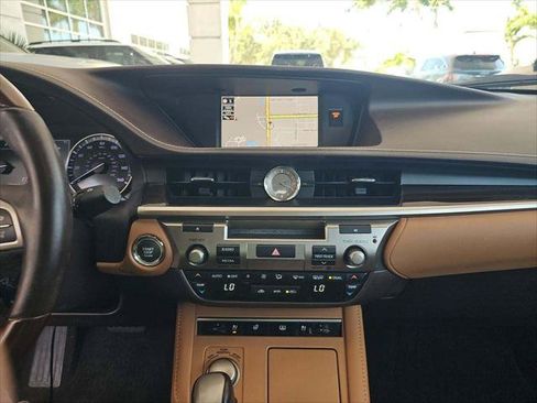 Used 2018 Lexus ES 350 w/ Luxury Package w/Wood Trim FWD image 12