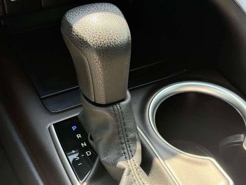 Used 2024 Toyota Camry LE w/ Convenience Package image 40