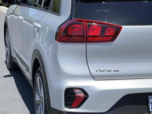 Used 2020 Kia Niro LX FWD image 43