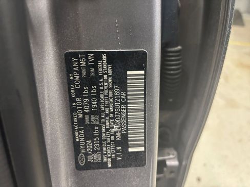 Used 2025 Hyundai Elantra Limited image 28