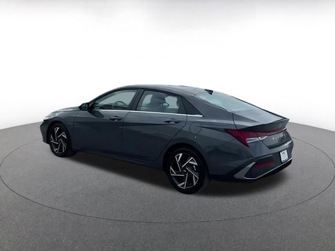 Used 2025 Hyundai Elantra SEL image 10