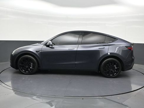 Used 2024 Tesla Model Y Long Range AWD/4WD image 2