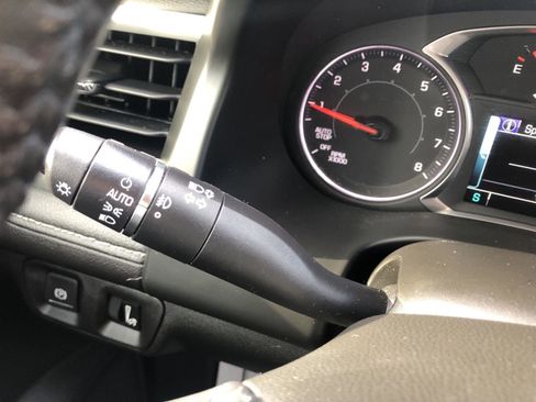 Used 2018 GMC Acadia SLT FWD image 24