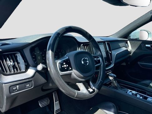 Used 2018 Volvo XC60 T5 R-Design w/ Convenience Package image 9