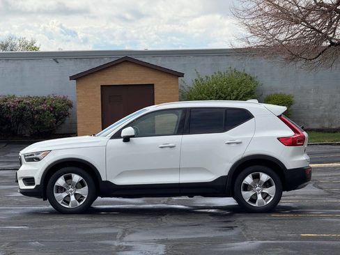 Used 2019 Volvo XC40 T5 Momentum image 8