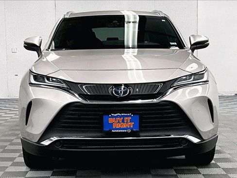 Used 2021 Toyota Venza XLE image 3