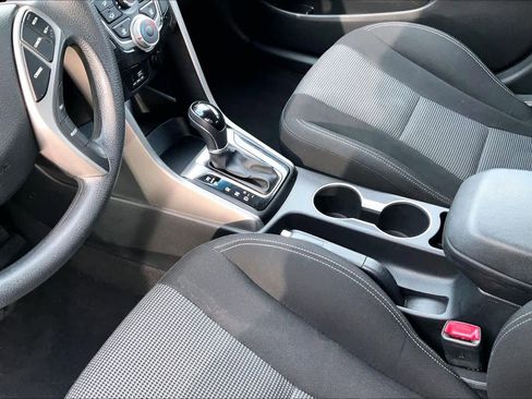 Used 2017 Hyundai Elantra GT image 14