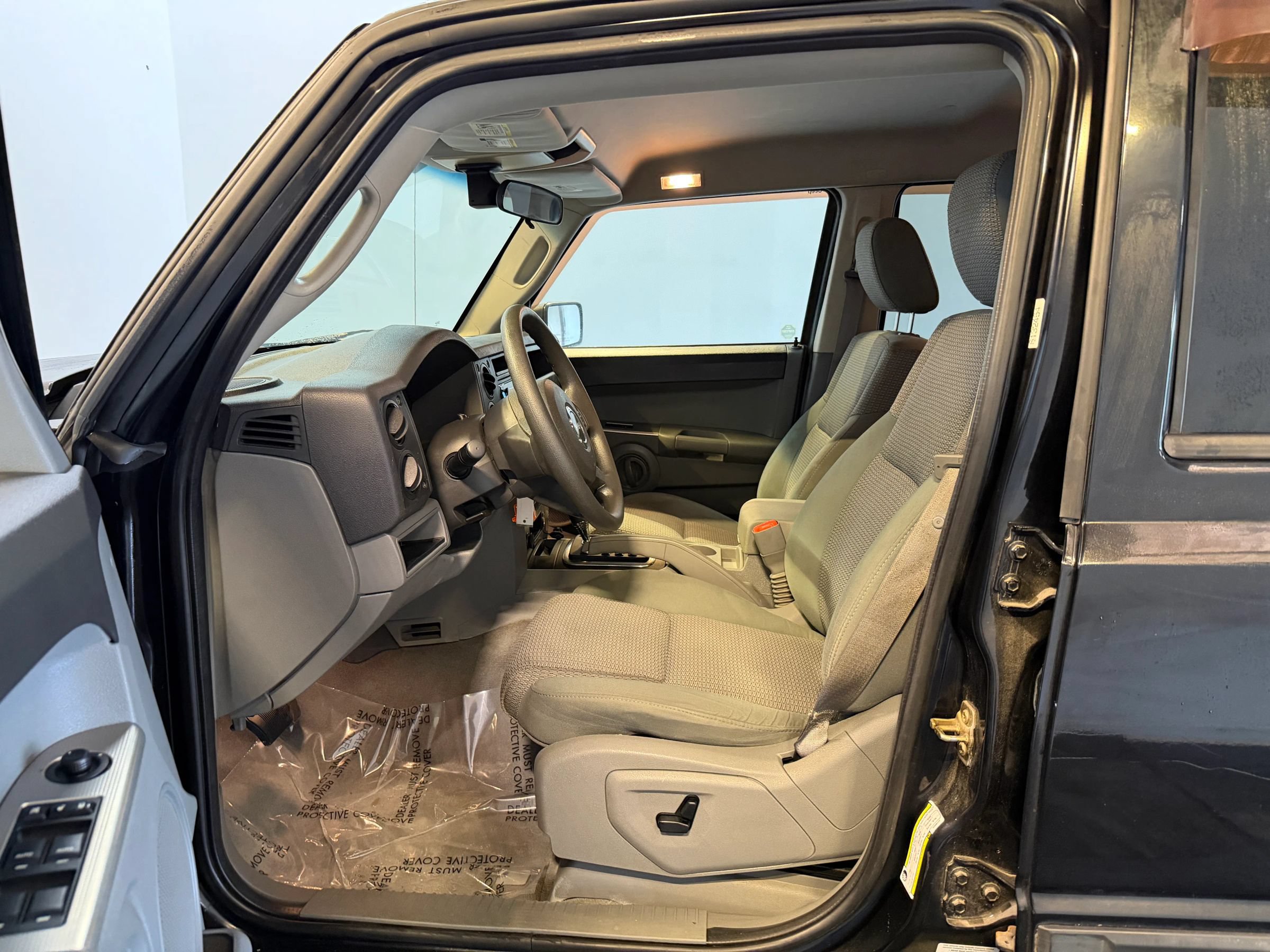 Used 2007 Jeep Commander Sport RWD image 9