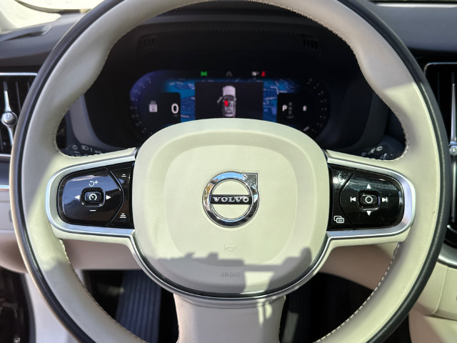 Certified 2023 Volvo XC60 B5 Core w/ Climate Package AWD/4WD image 11