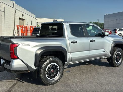 Used 2024 Toyota Tacoma TRD Off-Road AWD/4WD image 28