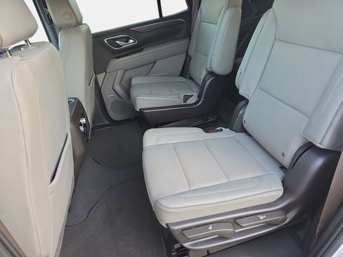 Used 2022 GMC Yukon SLT w/ SLT Premium Package RWD image 14
