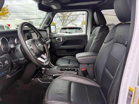 Used 2023 Jeep Wrangler Unlimited Sahara w/ Cold Weather Group image 16