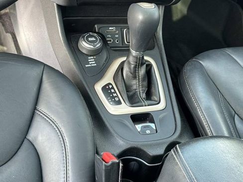 Used 2016 Jeep Cherokee Limited image 23