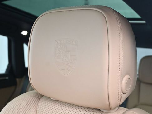 Certified 2026 Porsche Macan AWD/4WD image 17