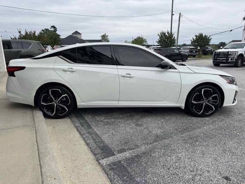 Used 2024 Nissan Altima 2.5 SR FWD image 5