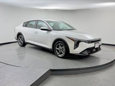 Used 2025 Kia K4 FWD image 11