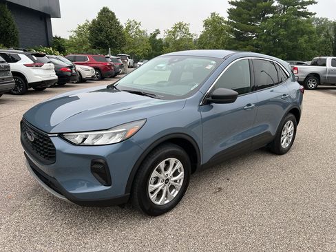Used 2024 Ford Escape Active AWD/4WD image 3