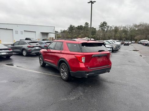 Used 2023 Ford Explorer XLT w/ Equipment Group 202A image 6