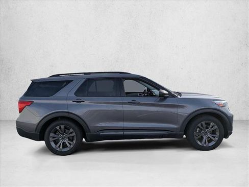 Used 2021 Ford Explorer XLT w/ Equipment Group 202A image 4