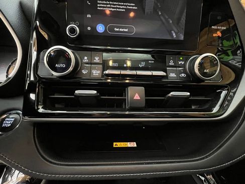 Used 2023 Toyota Highlander XLE AWD/4WD image 26