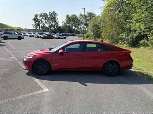 Used 2021 Hyundai Elantra SEL w/ Convenience Package FWD image 8